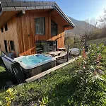 Les 3 Marmottes, 12 Personnes, Jacuzzi シャレー