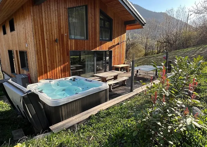 Les 3 Marmottes, 12 Personnes, Jacuzzi Horská chata